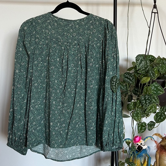NWT Universal Thread Green Floral Long Sleeve Blouse - Picture 2 of 5